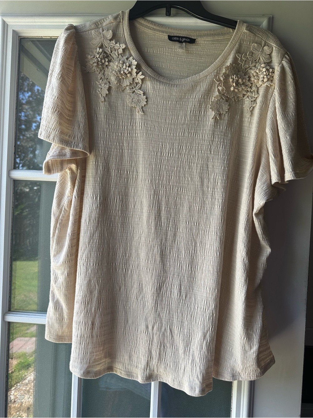 Cable & Gauge Cream Floral Appliqué Short Sleeve Blouse size 1X